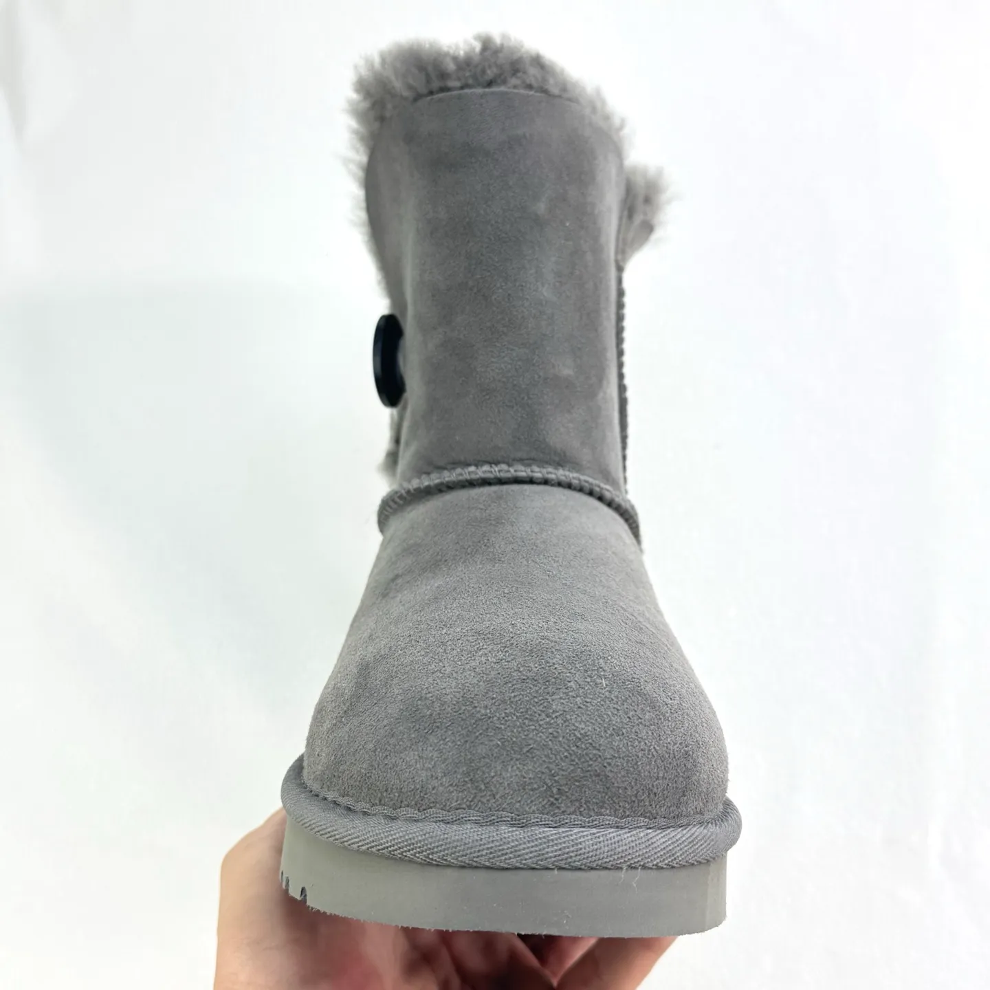 Local 💰460 UGG 6226 mid-tube wooden buckle, classic style of Longfeng fur, Size 35 36 37 38 39 40